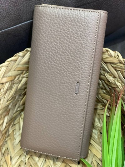 Женский кошелек из гладкой эко-кожи бежевого цвета 32483