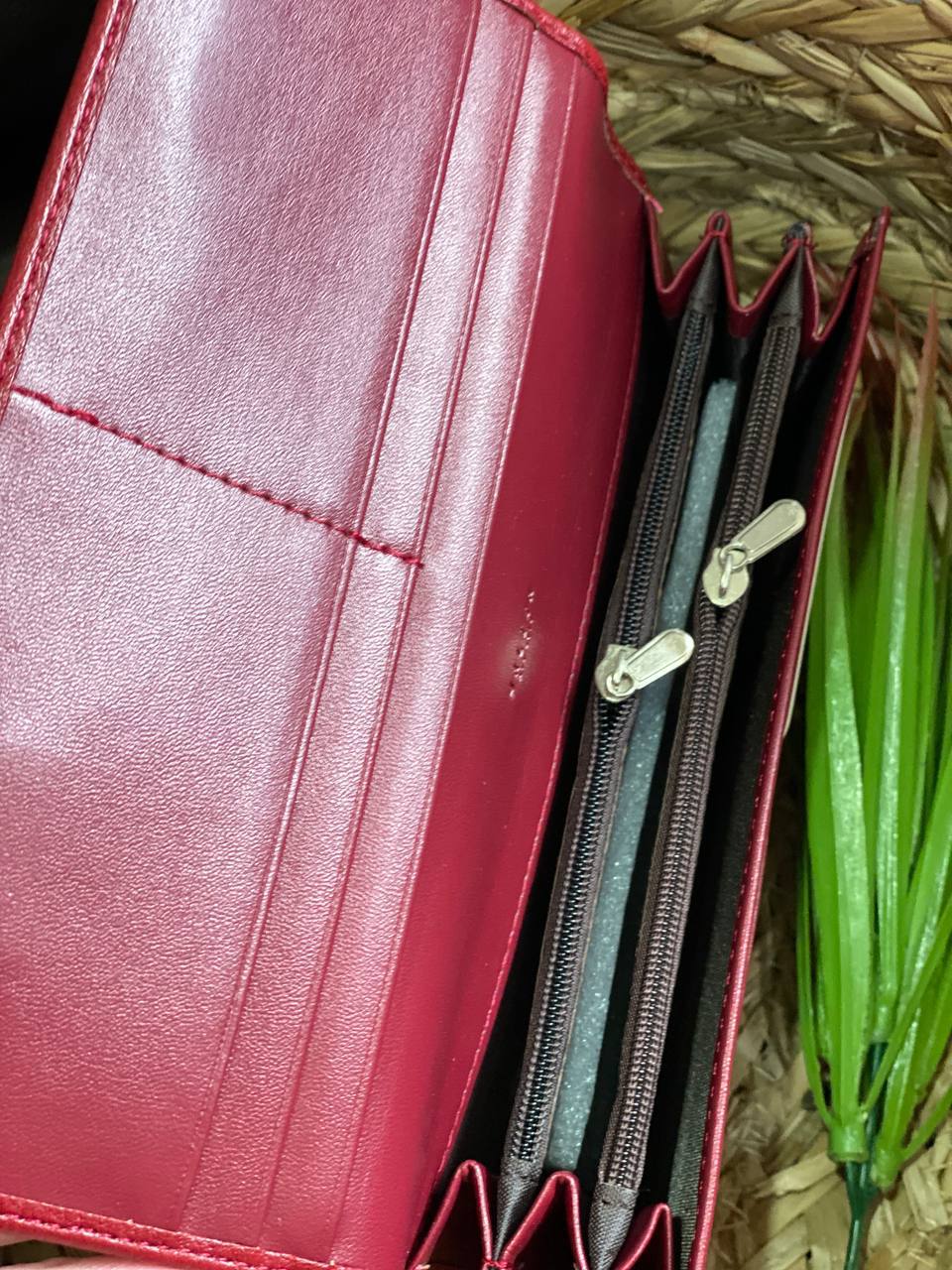 Жіночий гаманець з гладкою еко-шкіри малинового кольору 32382