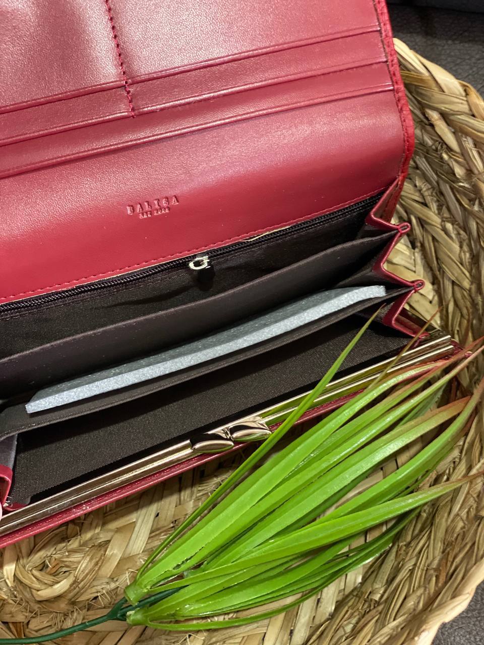 Жіночий гаманець з пористої еко-шкіри бордового кольору 32487