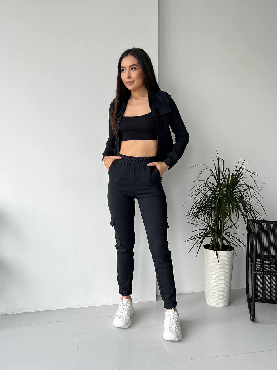 Жіночий костюм чорного кольору 26301