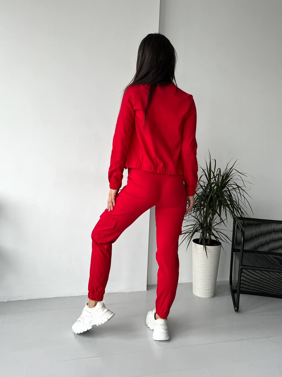 Жіночий костюм червоного кольору 26302