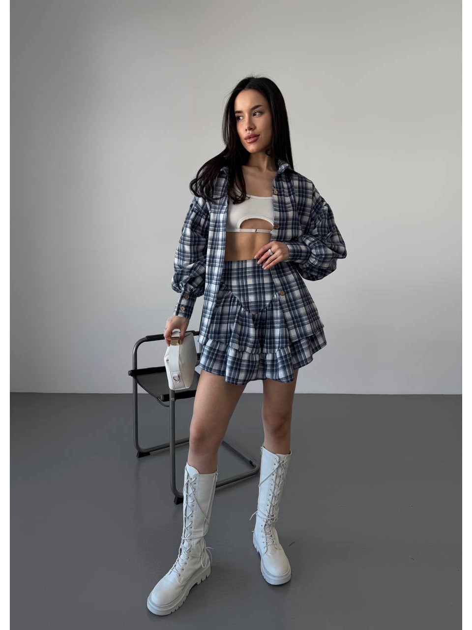 Женский костюм с юбкой в клетку синего цвета 30784