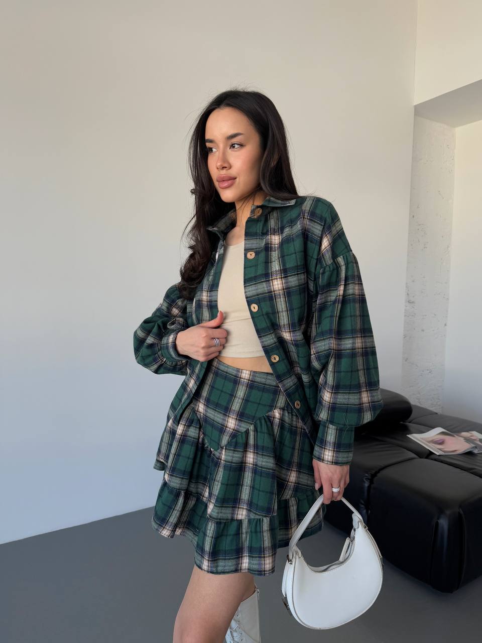 Женский костюм с юбкой в клетку зеленого цвета 31070