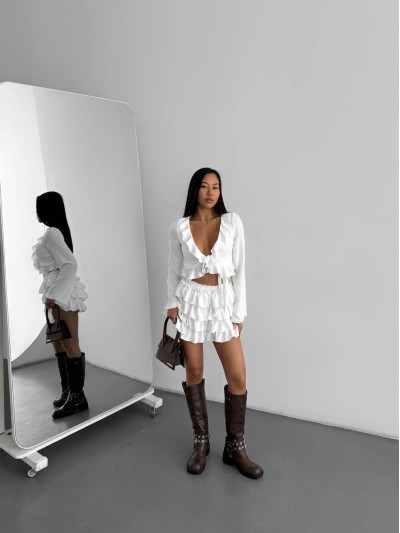 Жіночий костюм (топ+шорти) з рюшами молочного кольору 33064