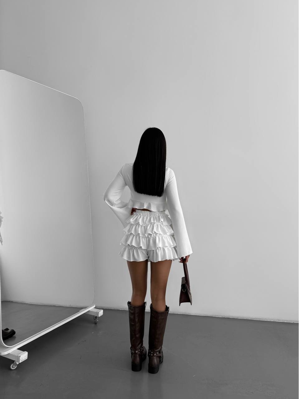 Женский костюм (топ+шорты) с рюшами молочного цвета 33064