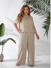 Жіночий легкий класичний костюм бежевого кольору 33134