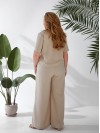 Жіночий легкий класичний костюм бежевого кольору 33134