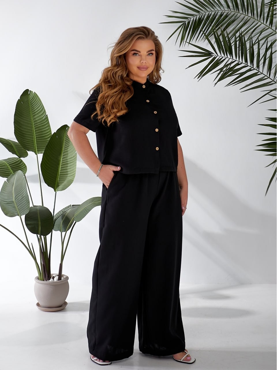 Жіночий легкий класичний костюм чорного кольору 33137