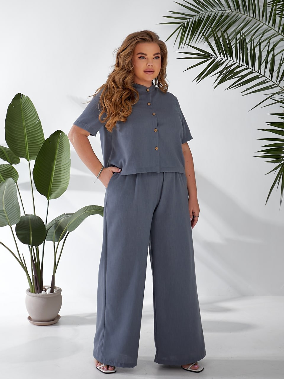 Женский легкий классический костюм графитового цвета 33136