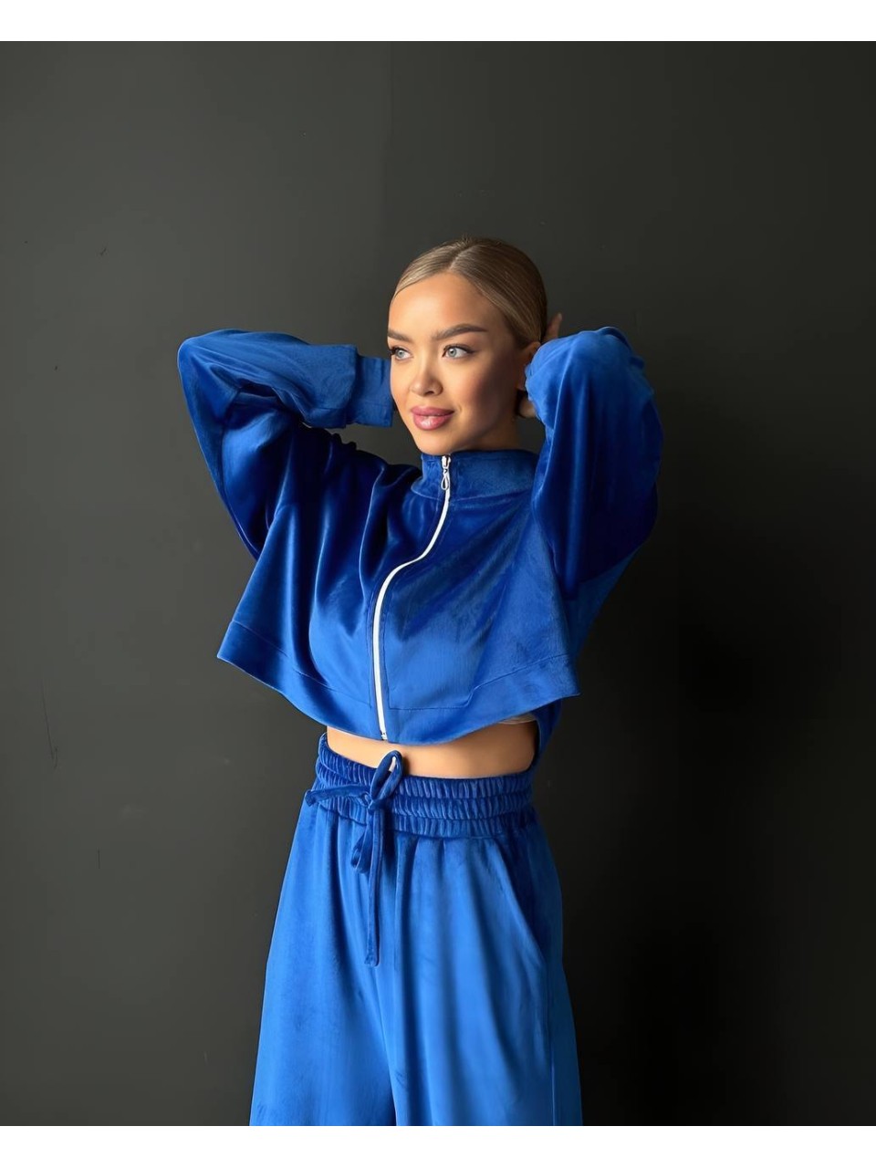 Жіночий легкий костюм на блискавці синього кольору 33114