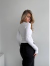 Жіночий легкий лонгслів молочного кольору 30643