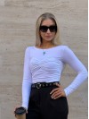 Жіночий легкий лонгслів із імітацією бра білого кольору 31438