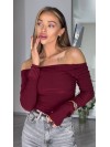 Женский легкий лонгслив с открытыми плечами бордового цвета 31036