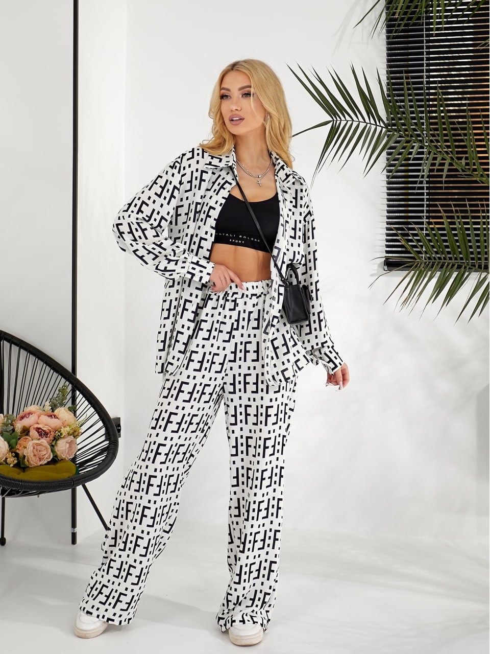 Женский легкий прогулочный костюм белого цвета 31753