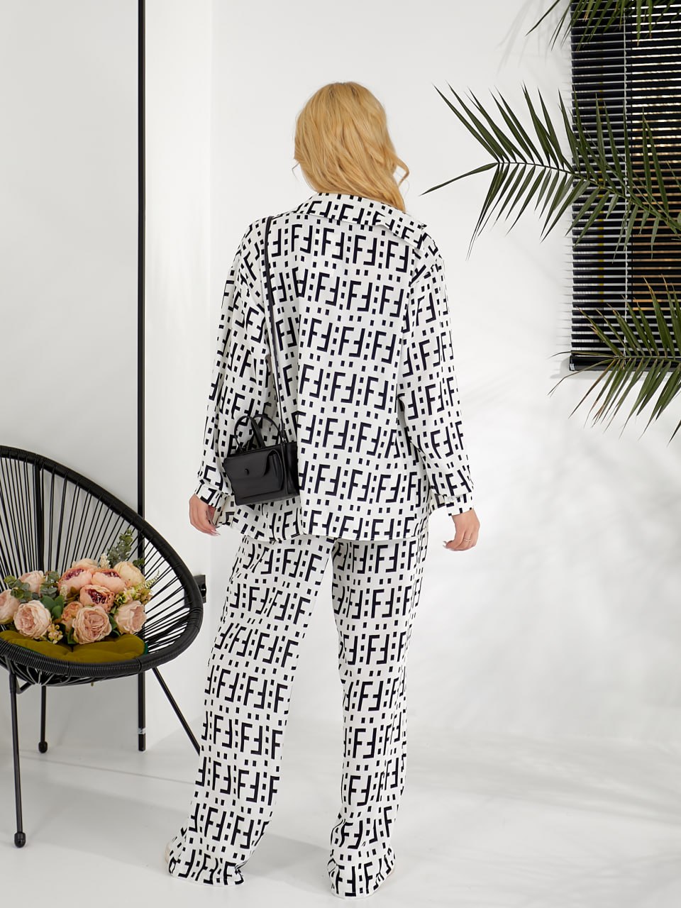 Женский легкий прогулочный костюм белого цвета 31753