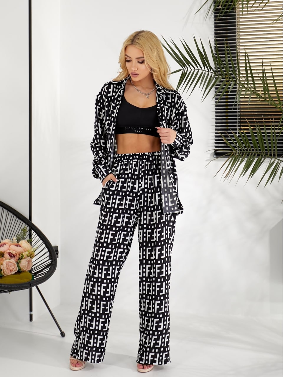 Женский легкий прогулочный костюм черного цвета 31751