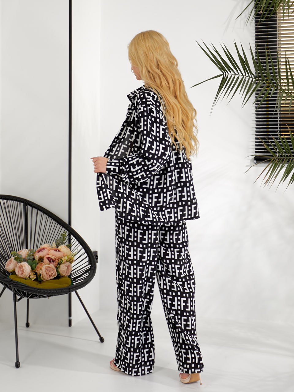 Женский легкий прогулочный костюм черного цвета 31751