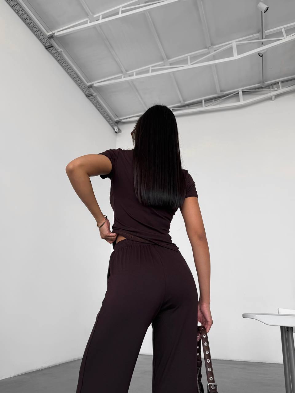 Женский легкий прогулочный костюм коричневого цвета 32719