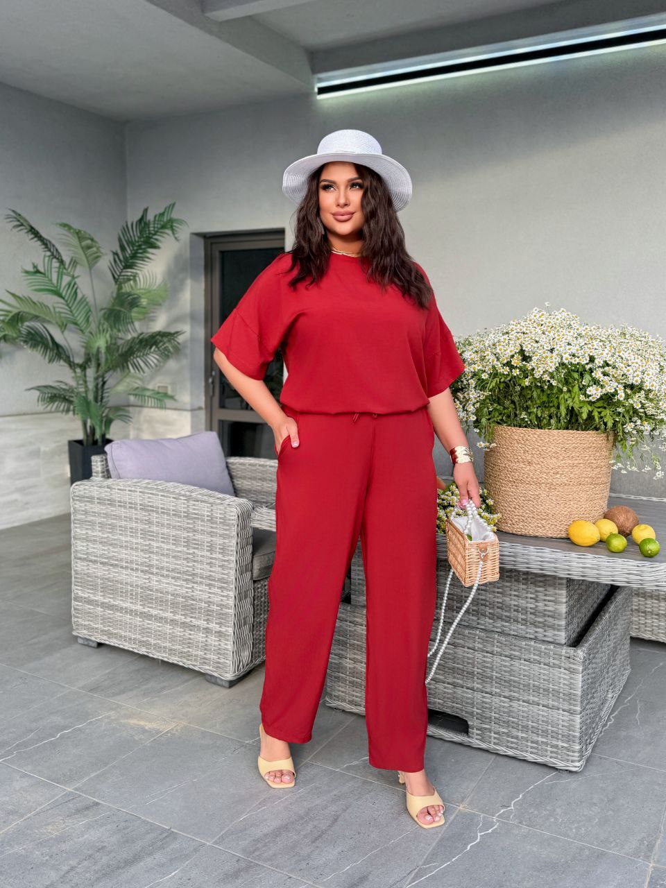 Женский легкий прогулочный костюм красного цвета 33403