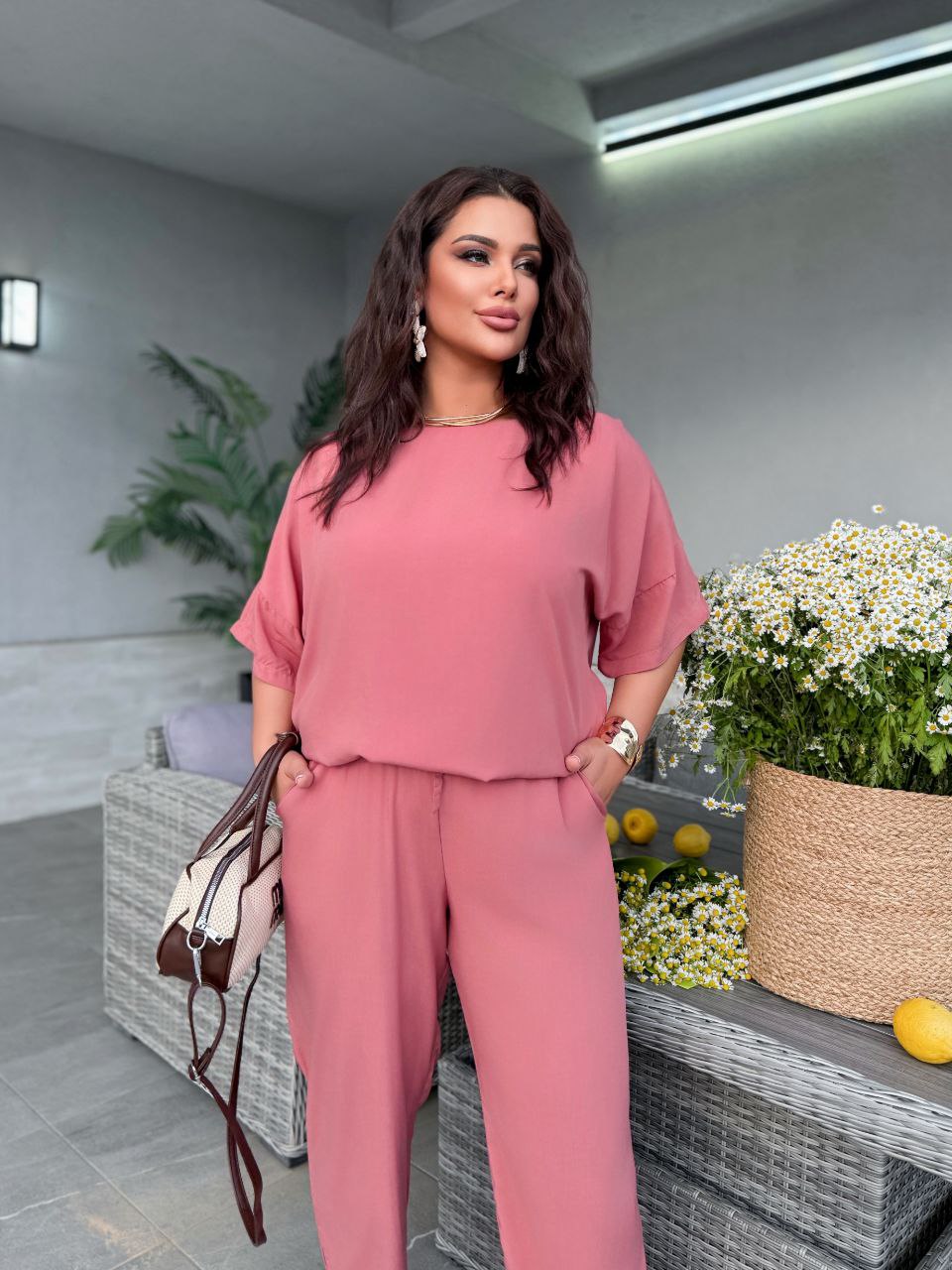 Жіночий легкий прогулянковий костюм пудрового кольору 33406