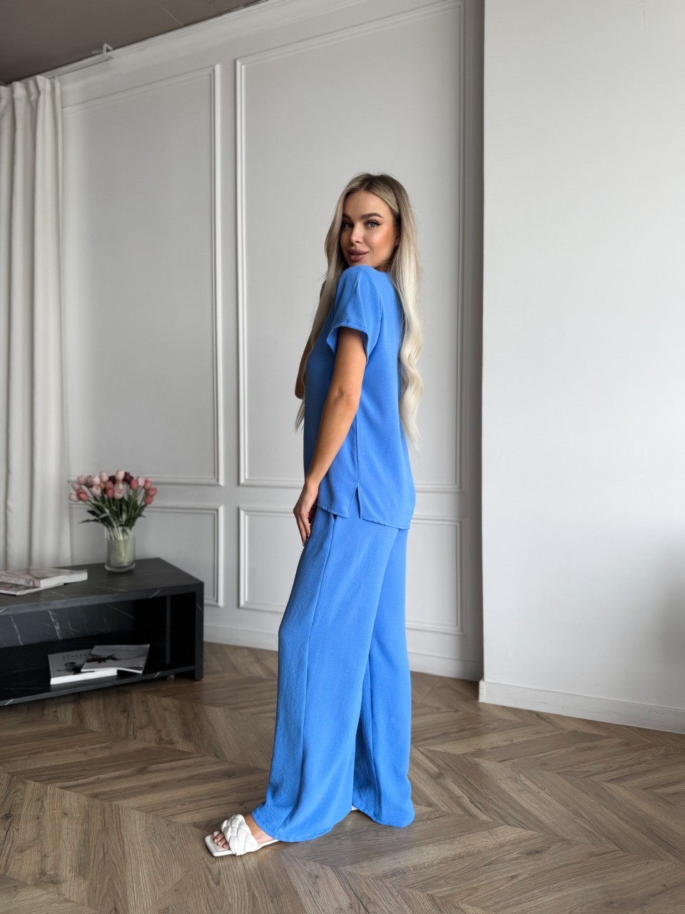 Жіночий легкий прогулянковий костюм свiтло-синього кольору 33393