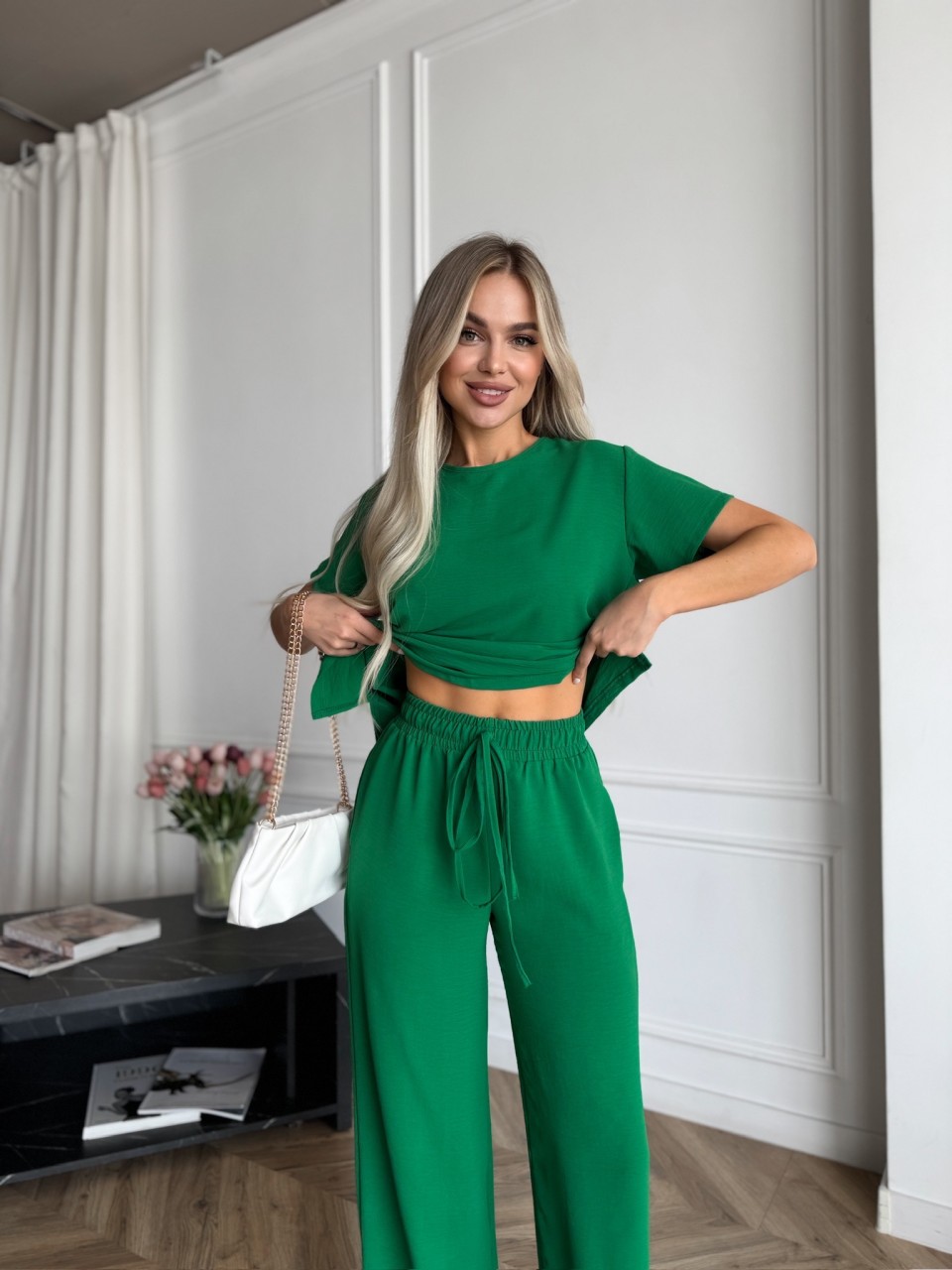 Женский легкий прогулочный костюм зеленого цвета 33391