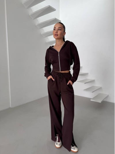 Жіночий легкий спортивний костюм на змійці коричневого кольору 32542