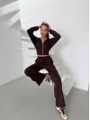 Жіночий легкий спортивний костюм на змійці коричневого кольору 32542