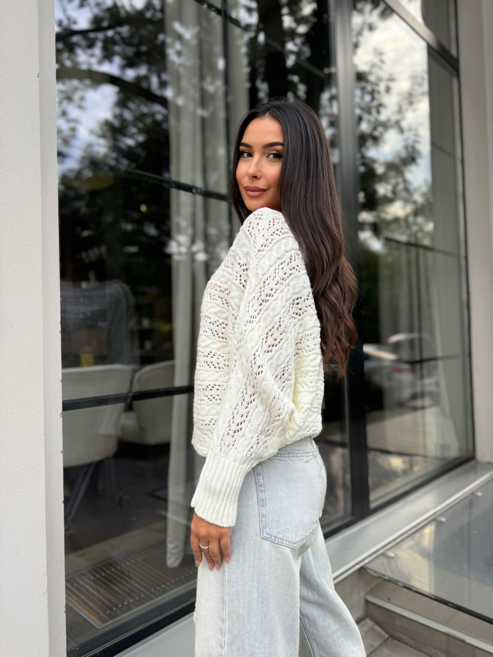 Женский легкий свитер молочного цвета 30285