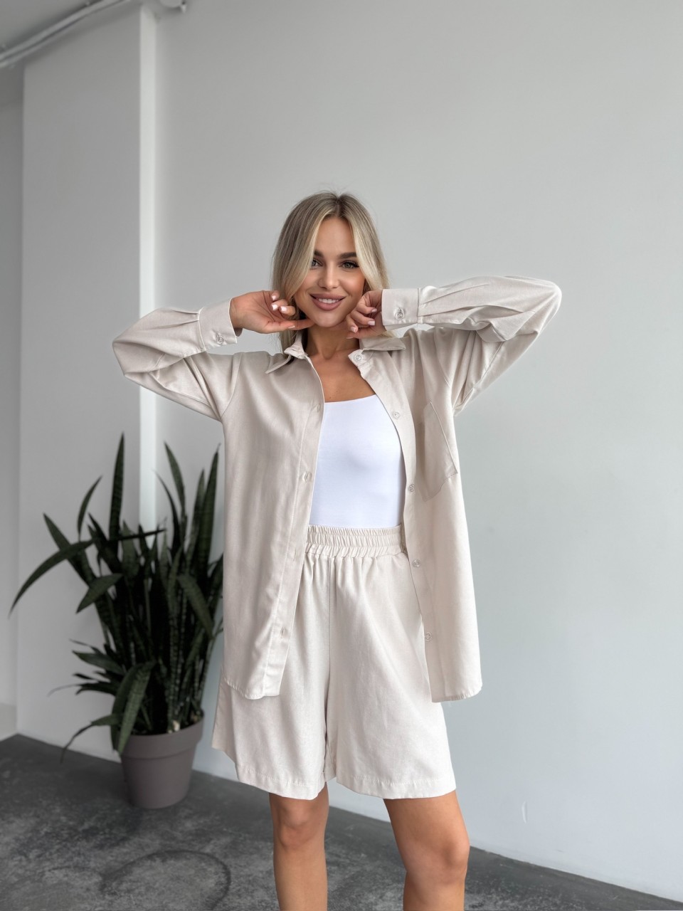 Жіночий лiтнiй костюм бежевого кольору 33394