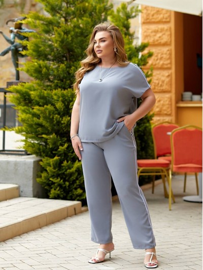 Жіночий літній костюм із лампасами сiрого кольору 33088