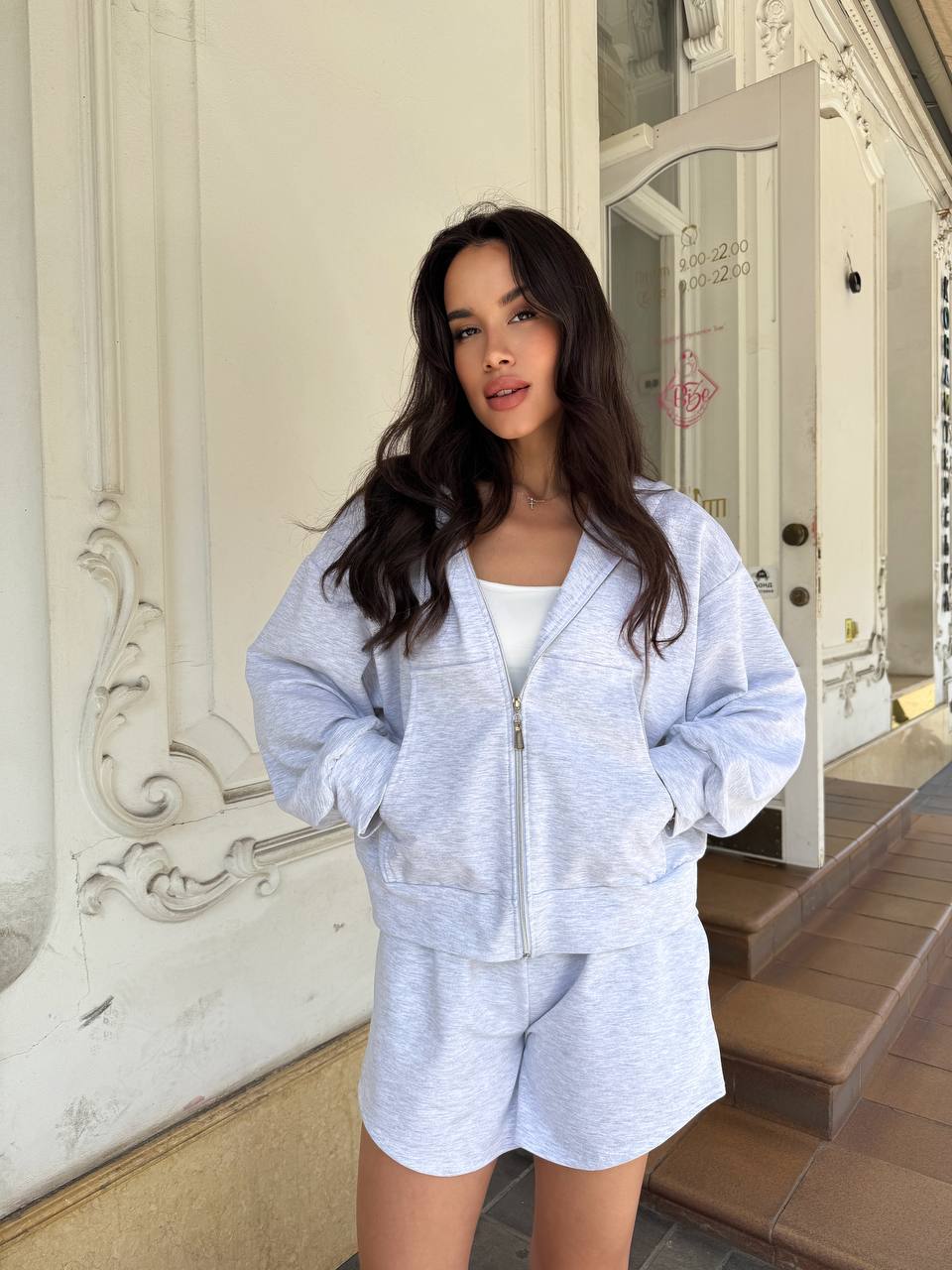 Жіночий літній спортивний костюм сiрого кольору 33482