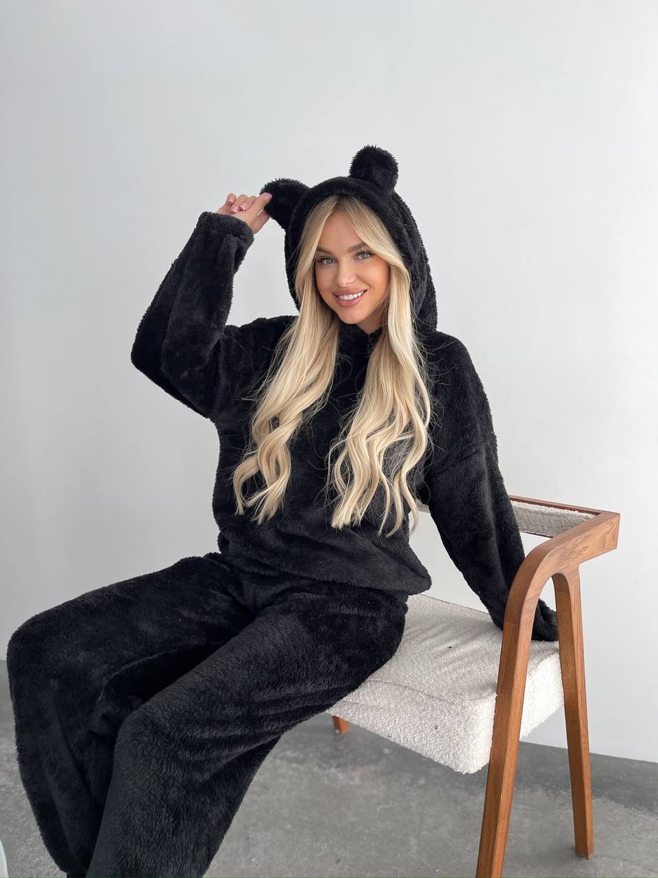 Женский махровый домашний костюм черного цвета 29412