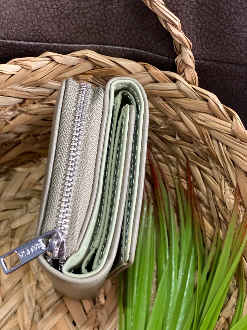 Женский маленький кошелек из пористой эко-кожи графитового цвета 32419