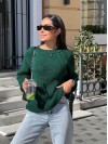 Жіночий однотонний светр зеленого кольору 30198