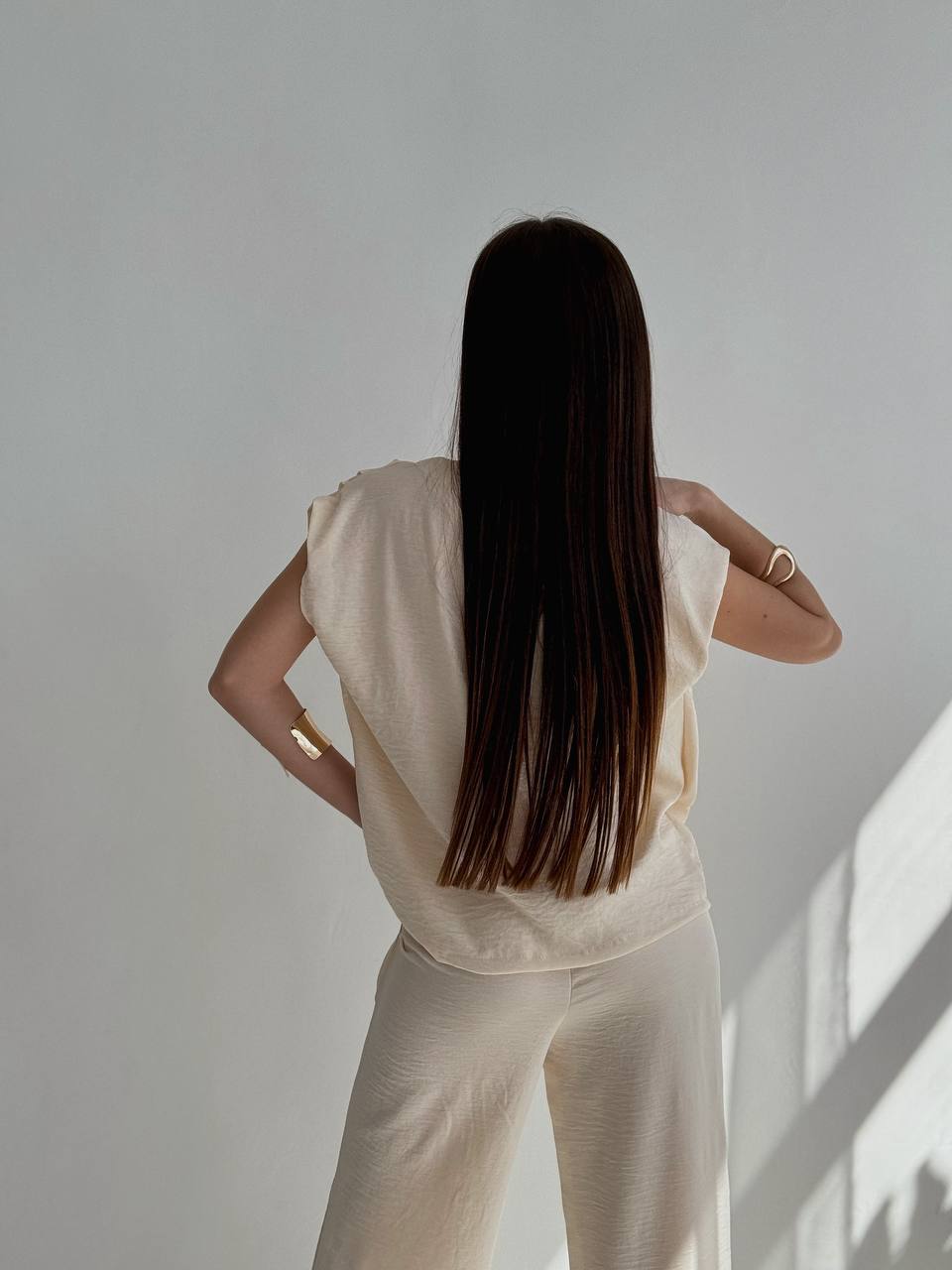 Жіночий повсякденний костюм бежевого кольору 32965