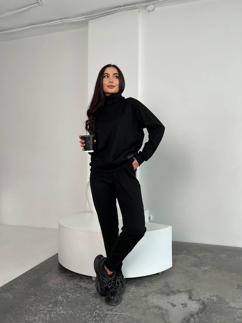 Жіночий повсякденний костюм чорного кольору 26126