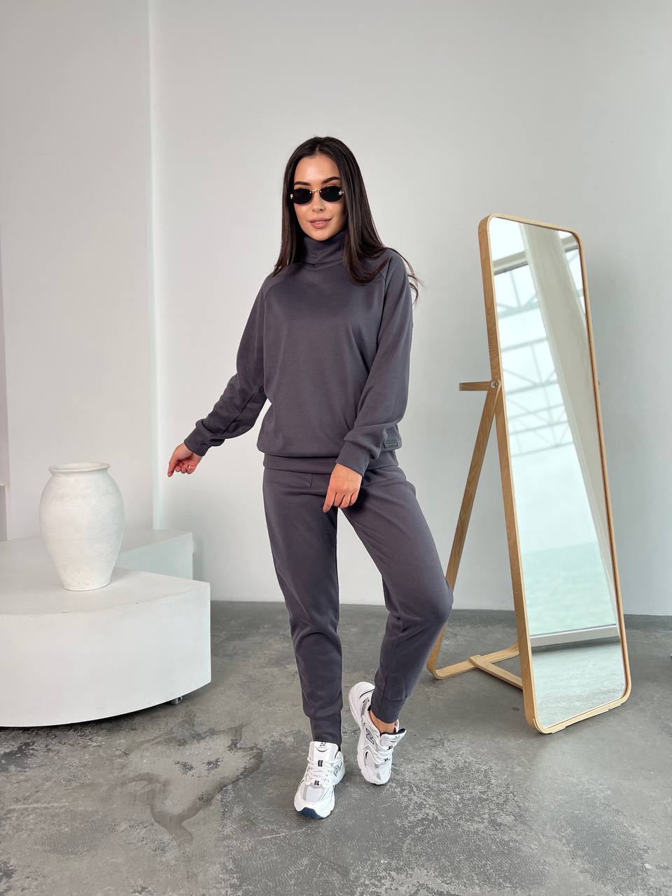 Женский повседневный костюм графитового цвета 26127