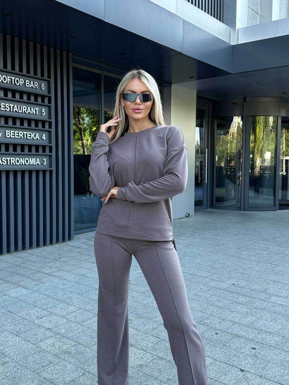 Жіночий повсякденний костюм кавового кольору 32043