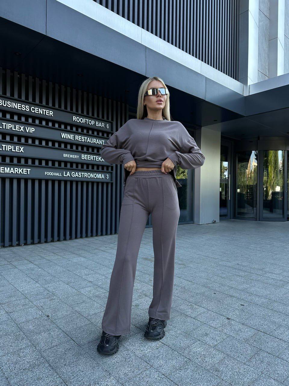 Жіночий повсякденний костюм кавового кольору 32043