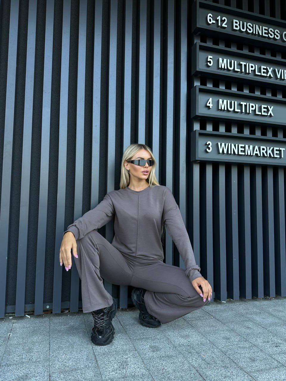 Жіночий повсякденний костюм кавового кольору 32043