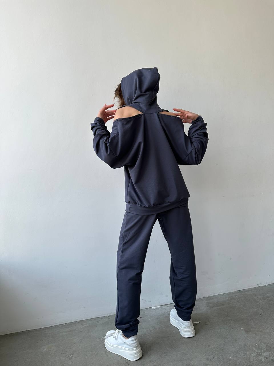 Женский повседневный костюм серого цвета 29270