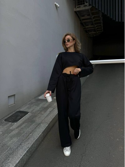 Женский прогулочны костюм свободного кроя черного цвета 29356