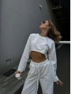 Жіночий прогулянковий костюм вільного крою молочного кольору 29355