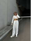 Жіночий прогулянковий костюм вільного крою молочного кольору 29355