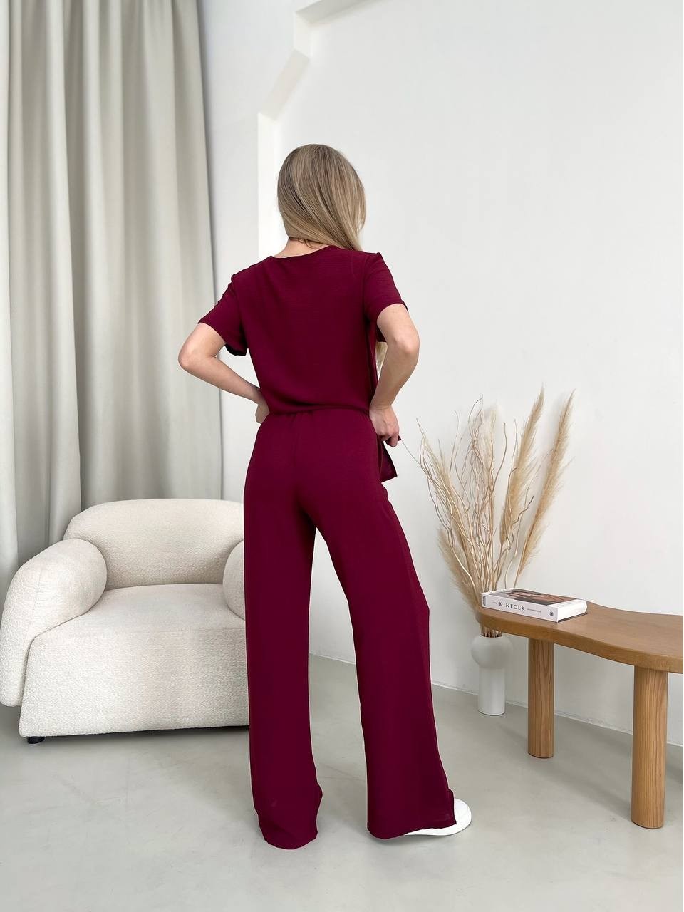 Женский прогулочный костюм бордового цвета 32036