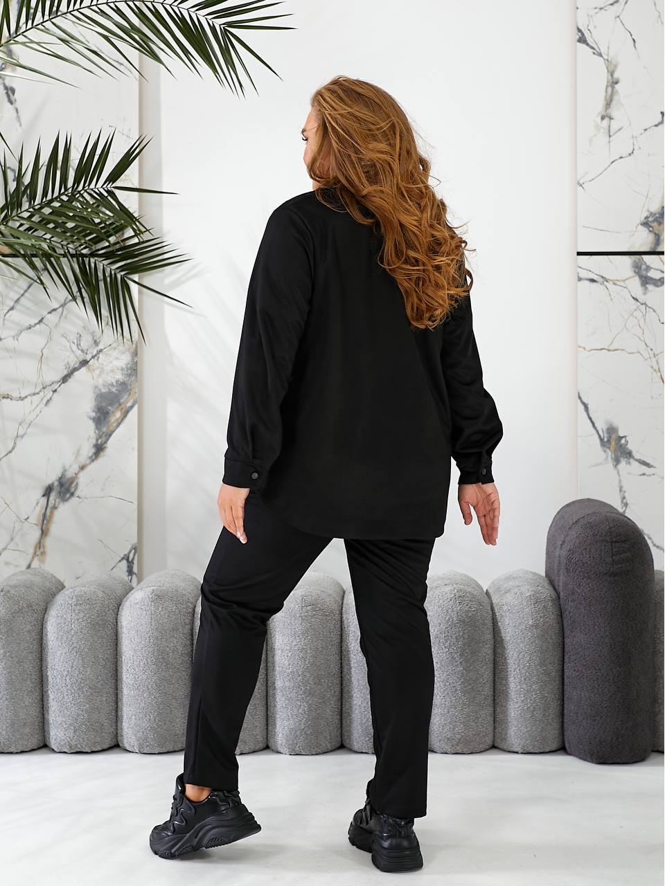 Женский прогулочный костюм черного цвета 29123