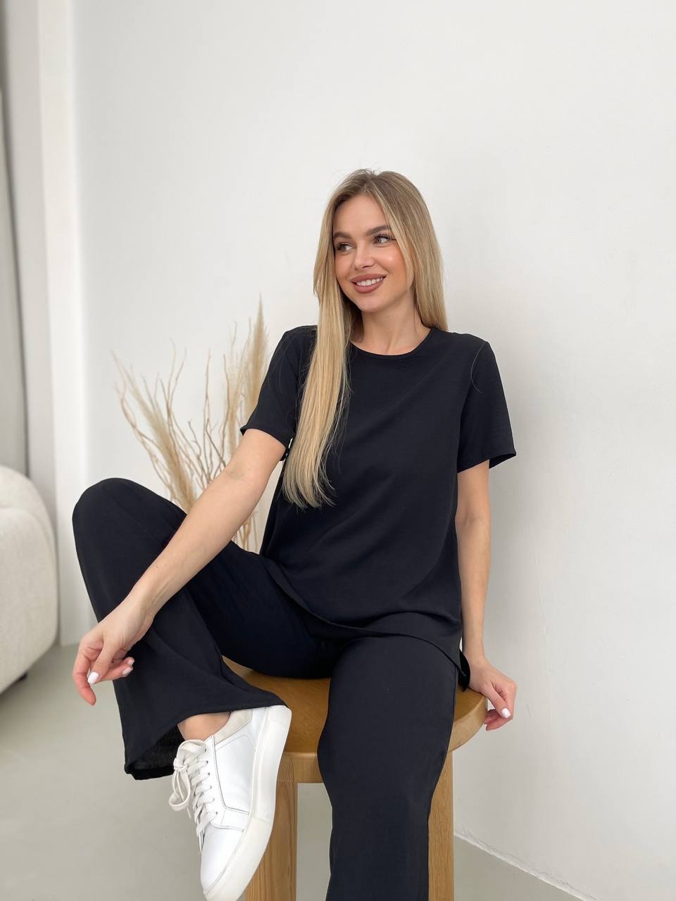 Женский прогулочный костюм черного цвета 32034