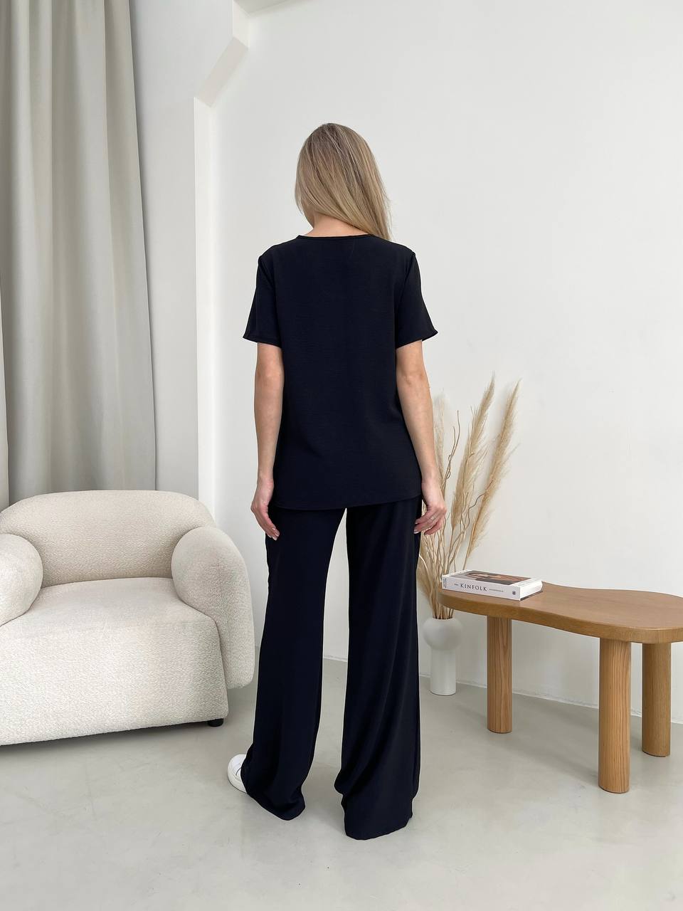 Женский прогулочный костюм черного цвета 32034