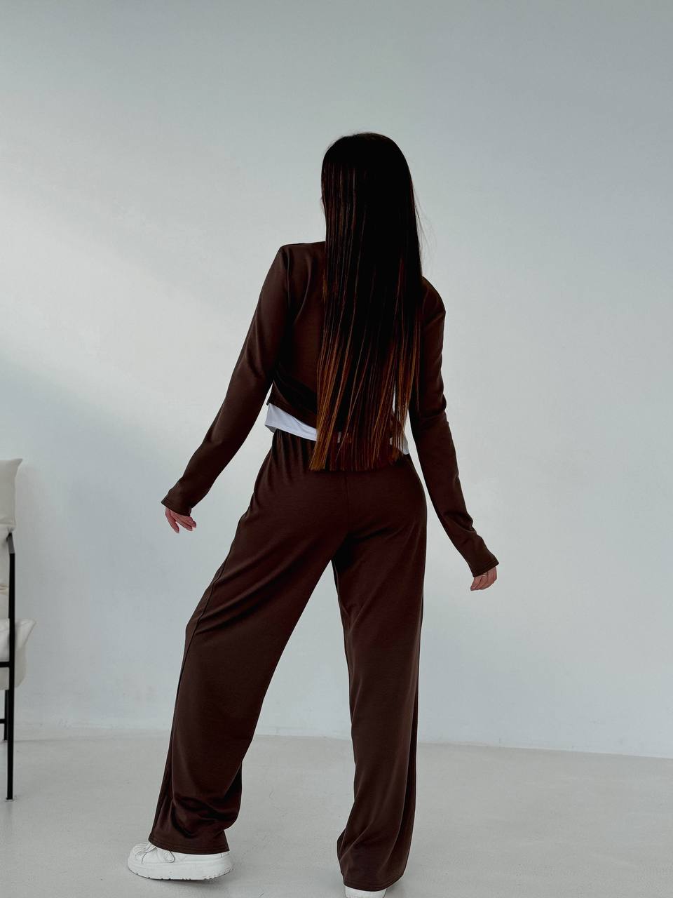 Жіночий прогулянковий костюм коричневого кольору 32655